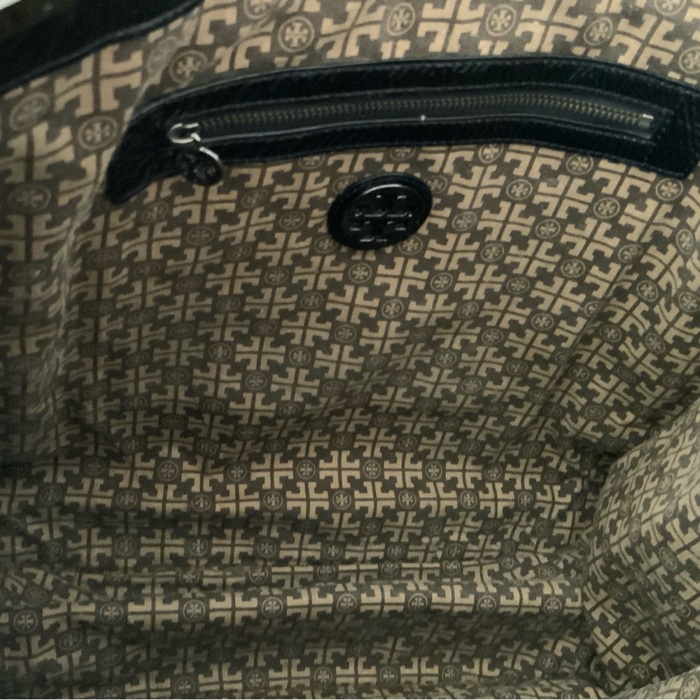 TORY BURCH VINTAGE LARGE PATENT TOTE - Picture 10 of 10